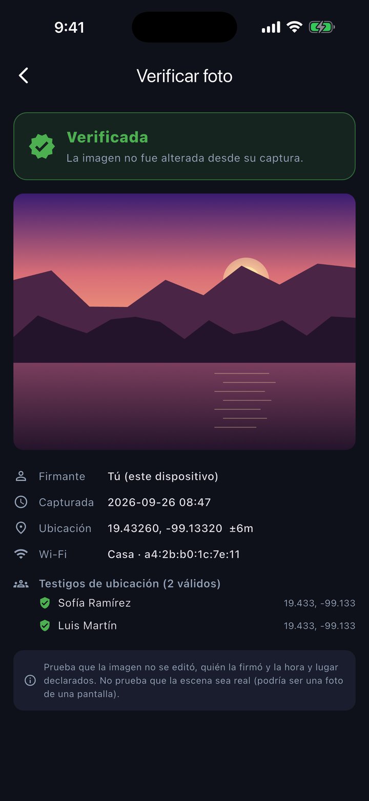 Verificar foto: «Verificada — la imagen no fue alterada desde su captura», con quién la firmó, la hora, la ubicación, la red Wi-Fi y dos testigos válidos.